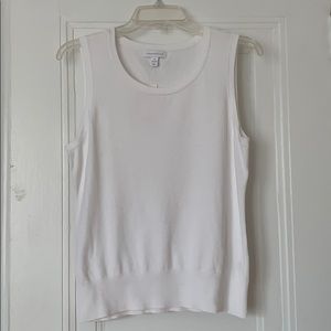 Sleeveless crew neck sweater